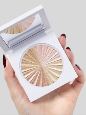 OFRA COSMETICS HIGHLIGHTER - All of the Lights - 4 Shades in one compact. NEW!